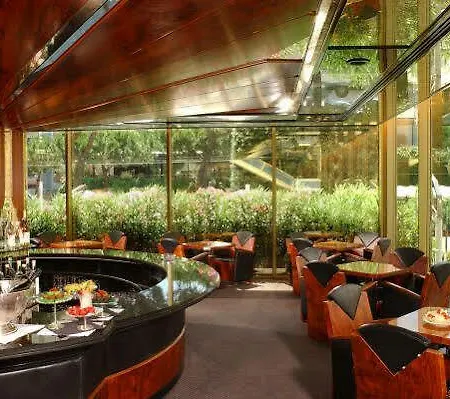安巴夏特利酒店 4* 里米尼